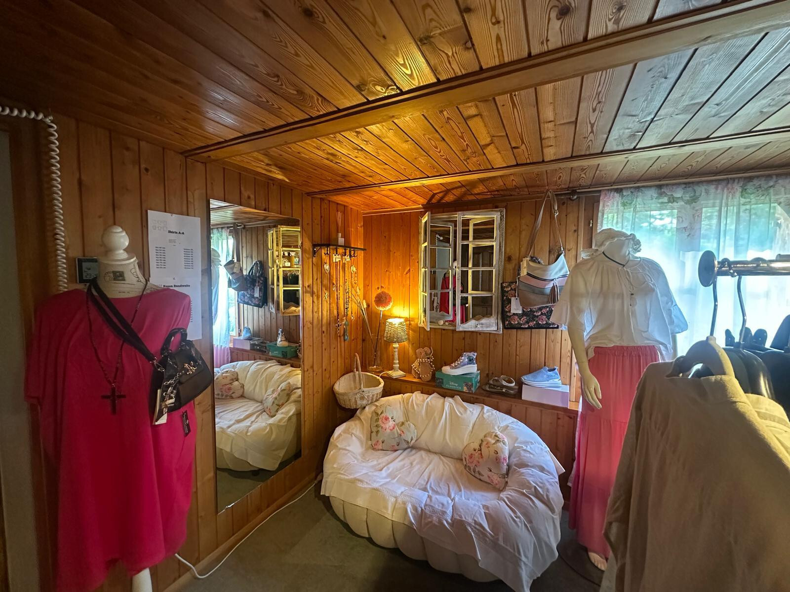 Jacken,Kappen-Hüte,Schals ,Taschen Engel mit Led Licht uvm...